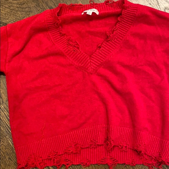 red ripped sweater - Picture 1 of 3